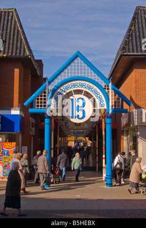 Ingresso da high street per la Britten centro shopping a Lowestoft Suffolk REGNO UNITO Foto Stock