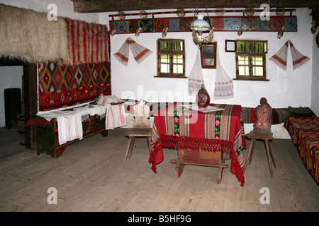 Camera arredata, ASTRA, Open Air Museum, Sibiu, Transilvania, Romania Foto Stock