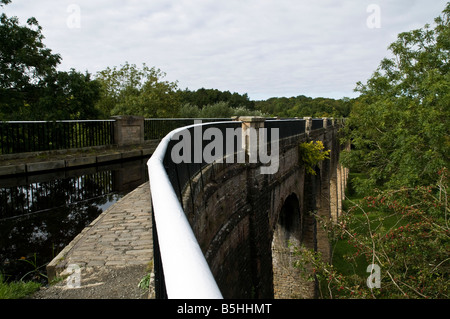 dh River Avon acquedotto UNION CANAL LOTHIAN Canal ponte sopra Acquedotti del fiume Avon scozia acque interne pietra Foto Stock