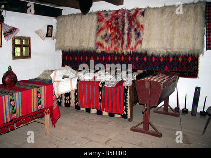 Camera arredata, ASTRA, Open Air Museum, Sibiu, Transilvania, Romania Foto Stock