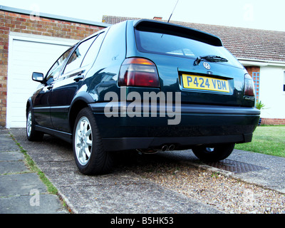 Il GTi Mk3, costruito per durare, razzo tascabile, motore solido, appassionati, boy racer, griglia a due barre, passaruota nero, prolunga paraurti, botola calda. Foto Stock