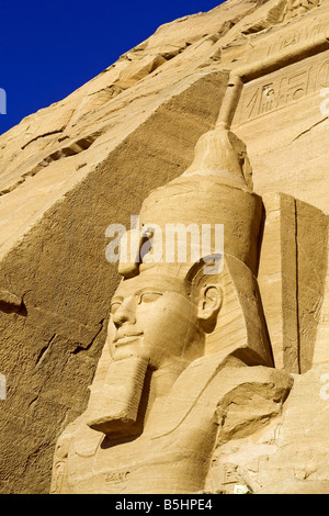 Statua di Ramses 11 a Abu Simbel tempio complesso in Egitto. Foto Stock