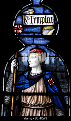 Cavaliere Templare in vetro colorato nella Basilica di Santa Maria Vergine Chiesa San Briavels, Gloucestershire, England, Regno Unito Foto Stock