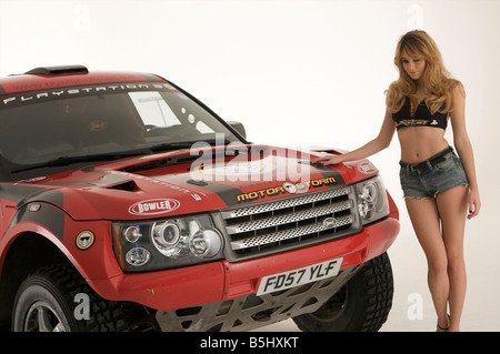 Keeley Hazell possing per il nuovo videogame Motor Storm Pacific Rift per la playstaion 3 Aratro Studios London Foto Stock