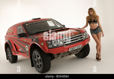 Keeley Hazell possing per il nuovo videogame Motor Storm Pacific Rift per la playstaion 3 Aratro Studios London Foto Stock