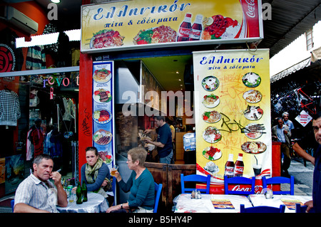 Ristorante mercato delle pulci Plateia Avissynias Monastiraki è un mercato delle pulci nel centro storico della città di Atene Foto Stock