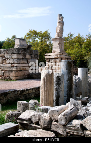 Agora statue davanti l' Odeon di Agrippa Foto Stock