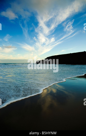 Bunmahon drammatico "Bandiera Blu" spiaggia sulla costa di rame, nella contea di Waterford, Irlanda Foto Stock