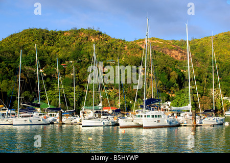 Baie sainte anne porto nell'isola di Praslin seychelles Foto Stock