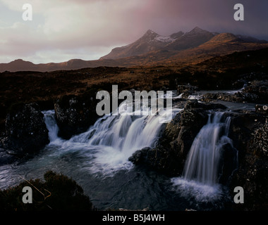 Sgurr nan Gillean e Am Bhastier visto da Glen Sligachan, Isola di Skye, Scotland, Regno Unito. Foto Stock