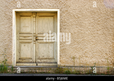 Ramshackled house - concetto per il salvataggio in una building society Foto Stock