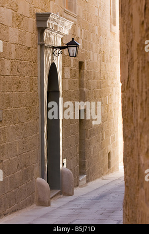 Avvolgimento antiche stradine della città silenziosa di Mdina, Malta Foto Stock