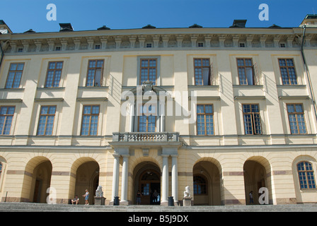 La facciata del Palazzo di Drottningholm sul lago Malaran vicino a Stoccolma in Svezia Foto Stock