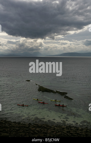 Persone kayak di mare in Applecross Wester Ross Scozia foto da Ashley Coombes/Epicscotland Foto Stock