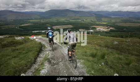 Campione di Scozia Stu Thomson al downhill corso di mountain bike presso la gamma Nevis vicino a Fort William Foto Stock