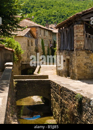 Strade e case medievali nel centro storico di St Antonin Noble Val a Tarn et Garonne, Francia, Europa Foto Stock