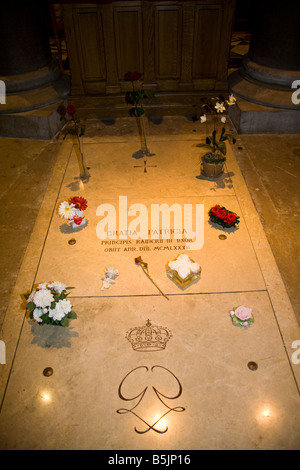 La Principessa Grace's tomba dentro la Cattedrale di San Nicola, Monaco, Francia Foto Stock