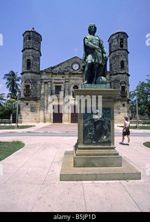 Catedral de la cardenas e statua di cristobal columbus, cardenas ,cuba Foto Stock