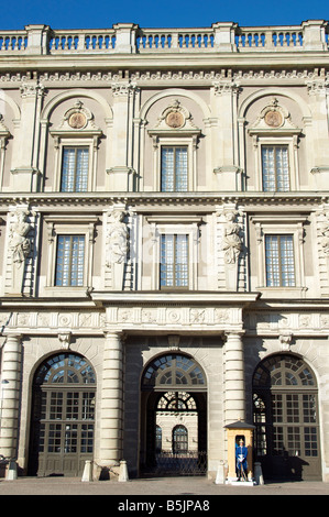 Ingresso del cortile interno di Palazzo Reale Yttre Borggarden Gamla Stan Stoccolma Svezia Foto Stock