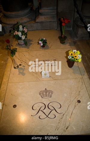 Il principe Ranieri della tomba di dentro la Cattedrale di San Nicola, Monaco, Francia Foto Stock