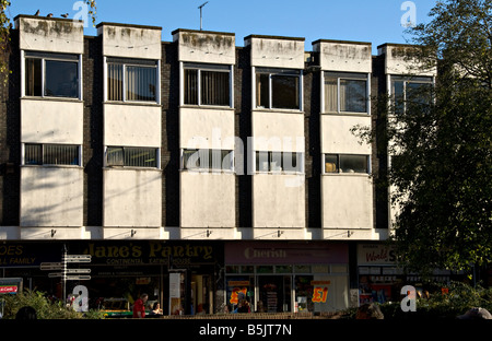 Esempio di architettura degli anni sessanta in Gloucester, Inghilterra. Foto Stock