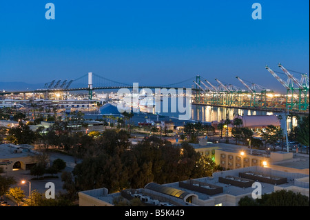 Vista sul Porto di Los Angeles di notte, San Pedro, Los Angeles, California, Stati Uniti d'America Foto Stock