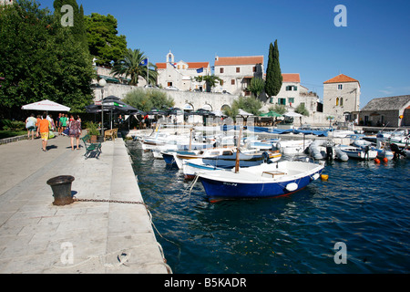 La pesca tradizionale le barche nel porto di bol sulla isola di Brac in Croazia Foto Stock