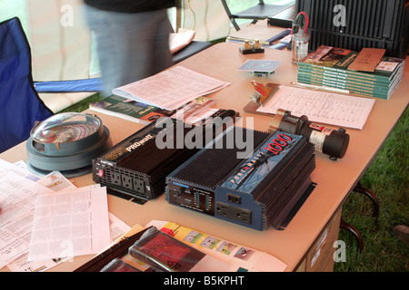 Energia solare strumenti e convertitori di alimentazione sul display Foto Stock