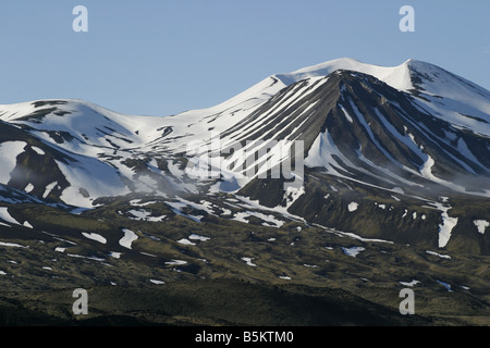 Le montagne sul lato sud di Jan Mayen sono composte di ceneri vulcaniche e rocce ignee dalle vicinanze del vulcano di Beerenberg Foto Stock