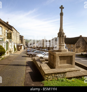 Regno Unito Inghilterra Oxfordshire Burford main street dal Memoriale di guerra Foto Stock
