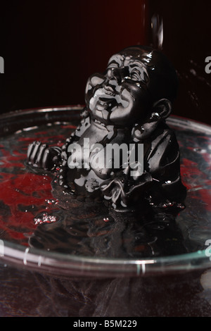 Ornamento di Buddha in acqua Foto Stock