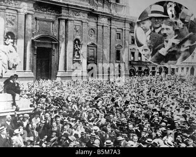 1 H76 F1914 10 Hitler tra la folla Monaco di Baviera 1914 Adolf Hitler dittatore NSDAP 1889 1945 Hitler cerchiato e dettaglio in una folla di e Foto Stock