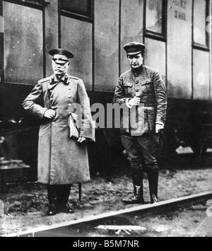 1RD 372 F1917 3 E Kerensky e Alekseyev foto datata Alexander Kerensky Fyodorovich Simbirsk 22 aprile 1881 New York 11 giugno 19 Foto Stock