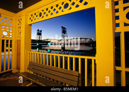 STILLWATER storico ponte di sollevamento dal River Park. STILLWATER, MINNESOTA SULLA ST. CROIX River. Caduta di sera. Foto Stock