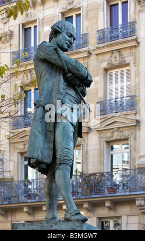 Statua di Pierre Augustin Caron de Beaumarchais a Bastille Parigi Francia Foto Stock
