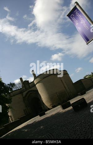 Città di Nottingham, Inghilterra. Angolo di visualizzazione di Nottingham Castle gate e entrata principale del museo del castello e la galleria d'arte. Foto Stock