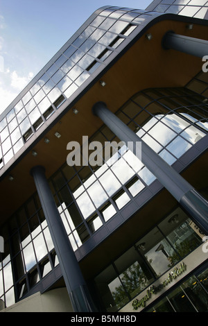 Città di Nottingham, Inghilterra. Basso angolo di visualizzazione del Royal Centre il Royal Theatre Concert Hall di Nottingham è la piazza del teatro. Foto Stock