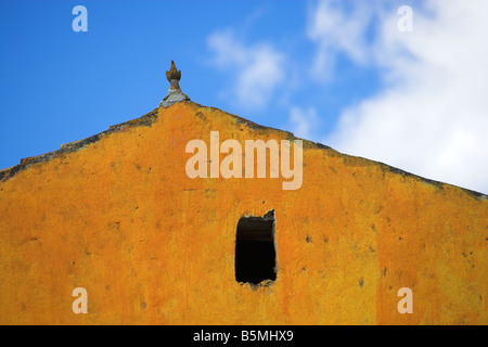 A timpano con finestra Corfù Foto Stock