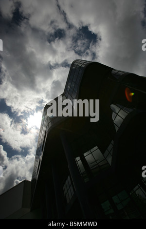 Città di Nottingham, Inghilterra. Basso angolo di visualizzazione del Royal Centre il Royal Theatre Concert Hall di Nottingham è la piazza del teatro. Foto Stock