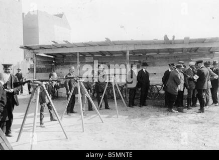 8 1914 0 0 A3 2 volontari di guerra Berlino 1914 I Guerra Mondiale 1914 1918 Guerra di Berlino i volontari sono addestrati in Berlin Schmargendorf Rifle Foto Stock