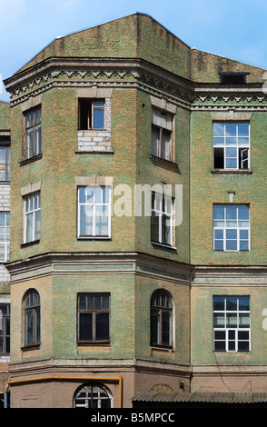 Insolito il vecchio edificio verde Foto Stock