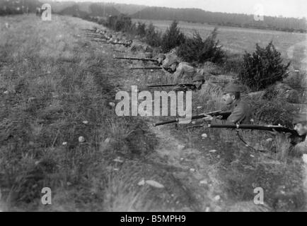 9 1916 0 0 A1 fanteria tedesca in trincea foto la Guerra Mondiale i tedeschi le truppe di fanteria in trincea Photo 1916 Otto Haeckel Foto Stock