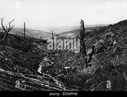 9 1916 10 24 A1 4 e Douaumont Caures forest 1916 Guerra Mondiale 1 1914 18 fronte occidentale battaglia di Verdun 1916 Il distrutto Caures fo Foto Stock