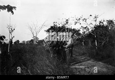 9AF 1914 0 0 A1 8 Esercizio del campo di tedesco orientale truppe Af Guerra Mondiale 1 guerra nelle colonie tedesco East Africa Tanzania ora campo Foto Stock