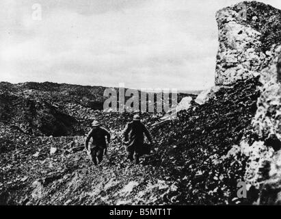 9FK 1916 11 22 A1 francese e messaggeri Verdun 1916 I Guerra Mondiale Francia battaglia di Verdun 1916 messaggeri francese portando notizie a Fo Foto Stock