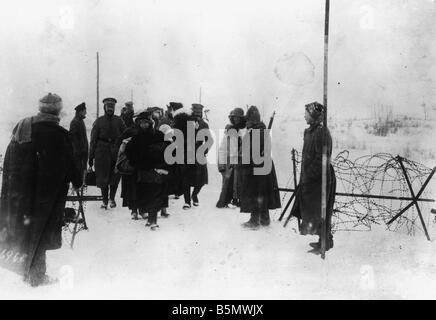 9RD 1917 0 0 A1 Ritorno di emigrati russi 1917 Grande guerra 1914 18 Ritorno di Russsian emigrati dalla Svizzera attraversando il Russo Foto Stock