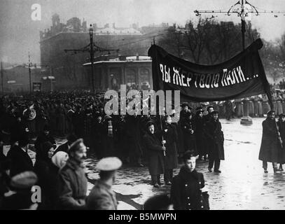 9RD 1917 3 12 A3 2 febbraio funerale della Rivoluzione di febbraio rivoluzione 12 Marzo 27 Feb old style 1917 corteo funebre delle vittime Foto Stock