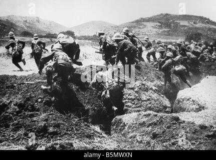 9TK 1915 4 25 A1 1 Battaglia di Gallipoli 1915 Foto Guerra Mondiale una guerra nel vicino Oriente Allied tentativo di atterraggio sul Dardanell Foto Stock