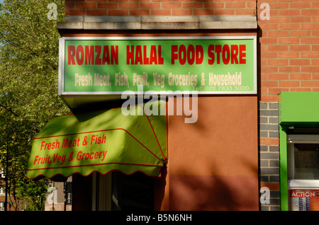 Green cibo halal store segno e tenda, King's Cross a Londra, Inghilterra Foto Stock