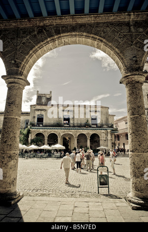 Scena di strada nel centro di Avana vecchia Cuba Foto Stock